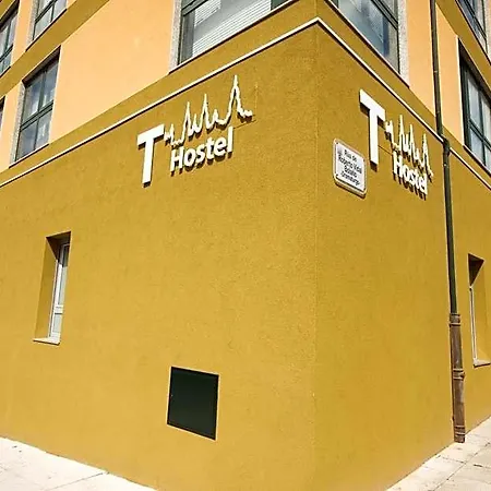 Thostel Otel *