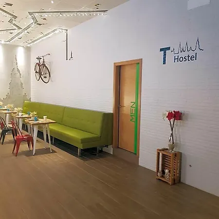 Thostel Otel *